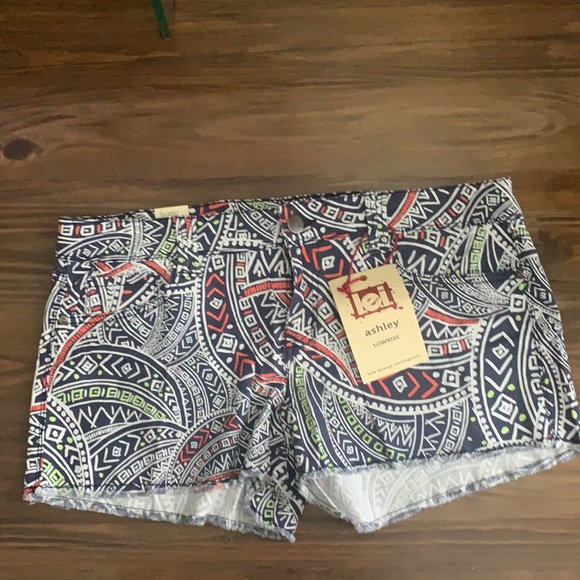 Unworn Lei Retro Shorts Size 17 Regular - Picture 1 of 12